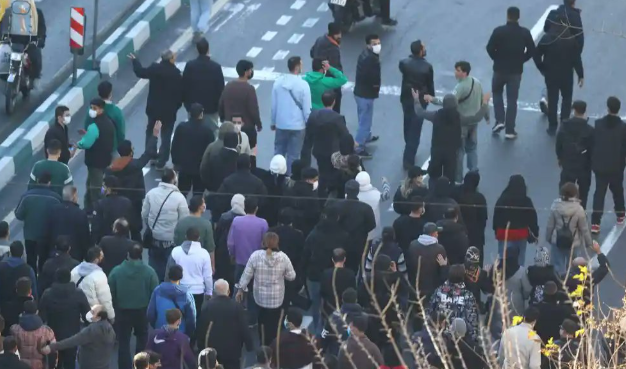 india-menyerukan-warganya-untuk-pergi-dari-iran