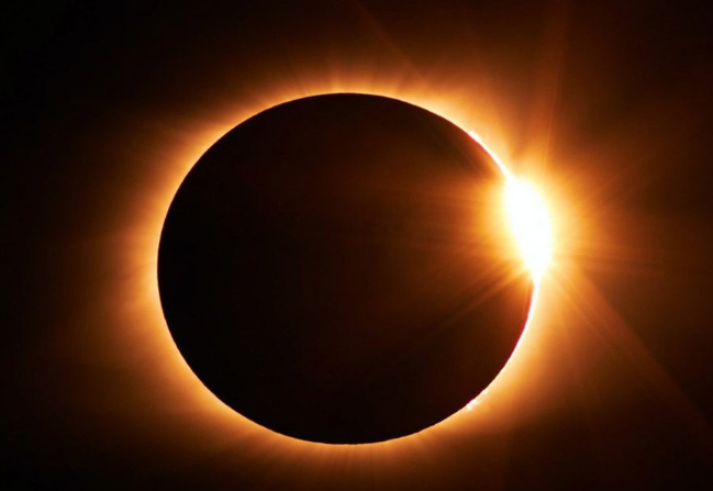 Gerhana Matahari Cincin Api di Samudra Selatan