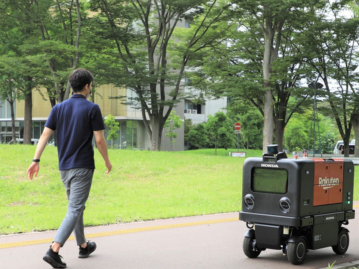 Robot AI Terbaru Gantikan Peran Kurir Paket Di Jakarta